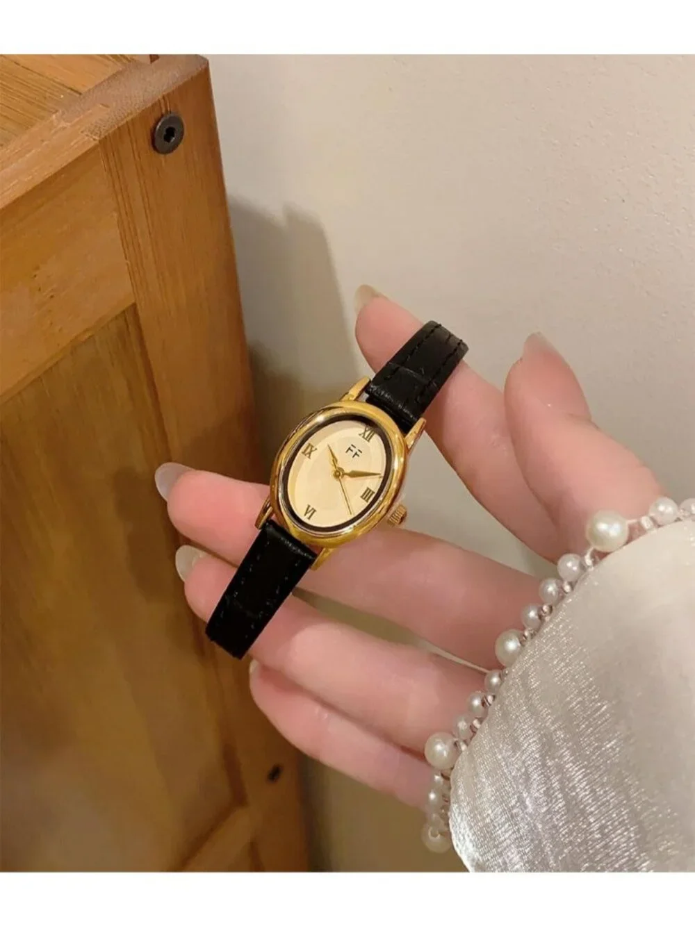 Women's Black Vintage Oval Analog Quartz Roman Numeral Dial Leather Strap Watch